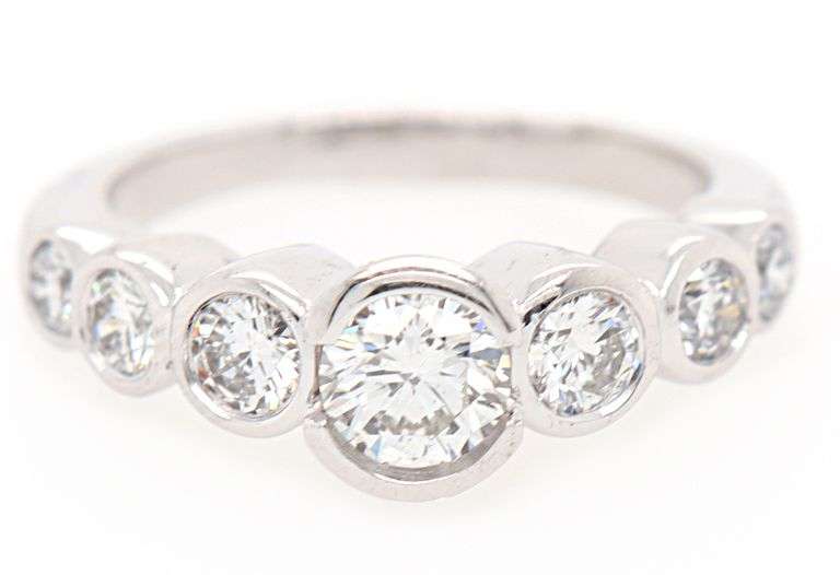1.70ctw Round Diamond Graduated Bezel Set Ring in 14K