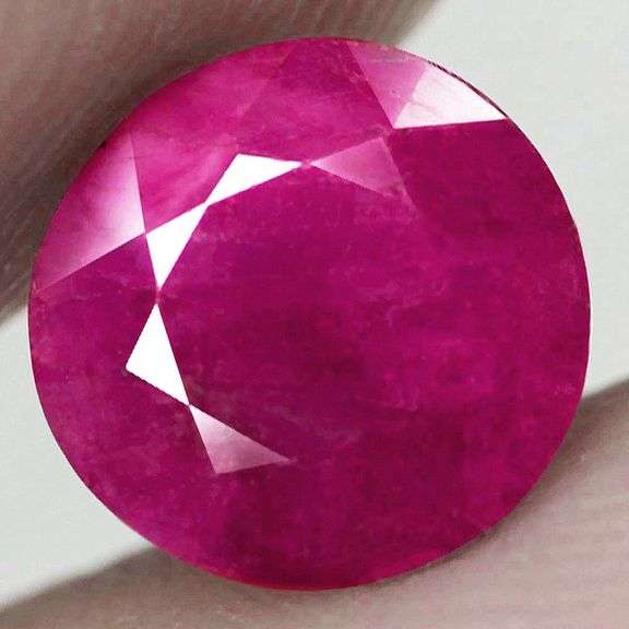 Violet red 2.61ct Winza Ruby