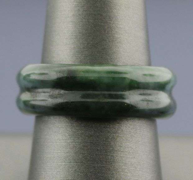 Stunning all natural 28.98ct Size 9 Jadite Jade ring