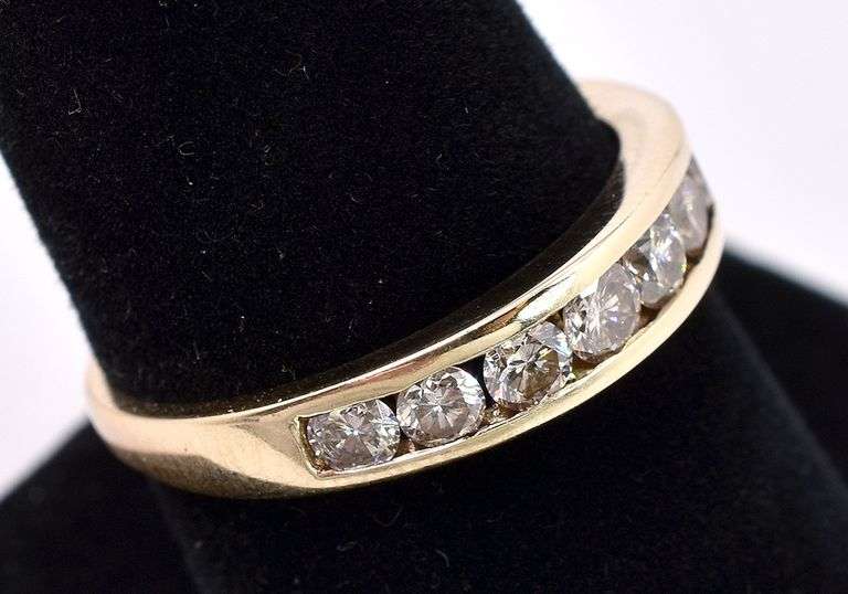 Elegant Diamond Ring In 14K Yellow Gold