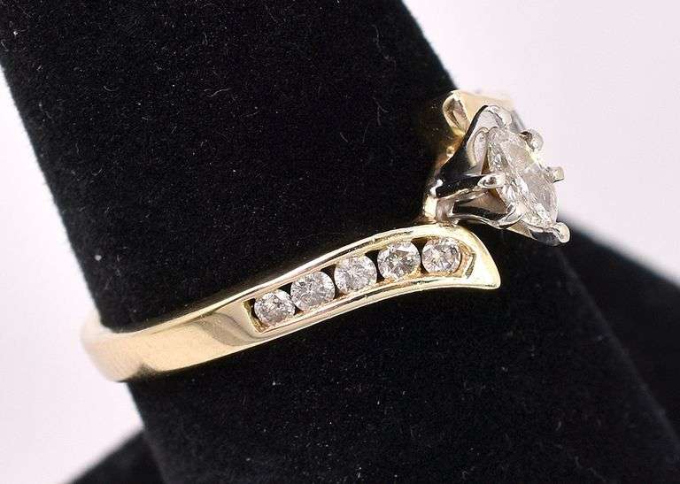 Dazzling Diamond Ring In 14K Yellow Gold