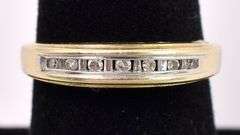 Elegant Diamond Ring In Yellow Gold