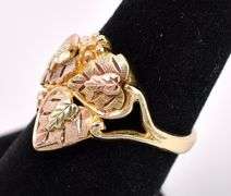 Classic Leaf And Vine Ring In Yellow Gold