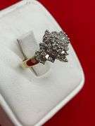 LADIES GOLD AND DIAMOND CLUSTER RING