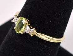Elegant Peridot Gem Ring In Yellow Gold