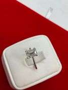 CERTIFIED BRAND NEW LADIES 14K WHITE GOLD AND DIAMOND SOLITAIRE RING. 1,55 CARAT