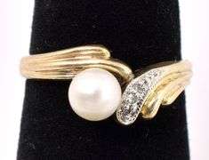 Alluring Pearl And Diamond Ring In Yellow Gold