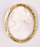 Vintage Cameo Pin And Pendant In Yellow Gold