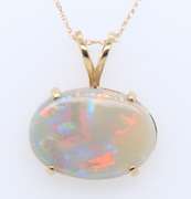 Fantastic Yellow Gold oval Opal Pendant on Chain