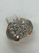 CERTIFIED MINT CONDITION LADIES 14K GOLD AND DIAMOND CLUSTER RING