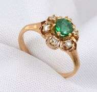 Petite Vintage Emerald 7 Diamond Ring