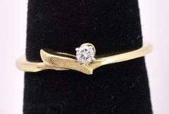 Gorgeous Diamond And Leaf Ring In 14K Yellow Gold