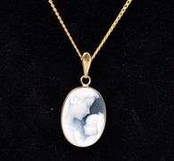 Adorable Mother And Baby Cameo Pendant Necklace In 14K Yellow Gold
