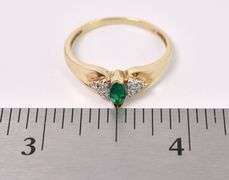 Ravishing Emerald Ring In Yellow Gold