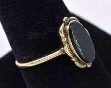 Cute Black Onyx Vintage Ring In Yellow Gold