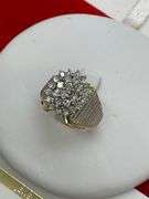 CERTIFIED MINT CONDITION LADIES 14K GOLD AND DIAMOND CLUSTER RING