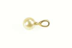 14K Yellow Gold Pearl Classic Leaf Accent Simple Statement Pendant