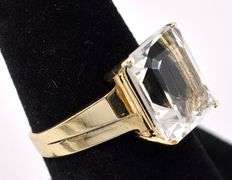 Delightful White Topaz Ring In Yellow Gold