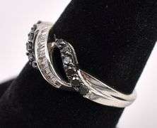 Elegant Black Diamond Ring In Yellow Gold