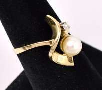 Interesting Pearl Ring In 14K Yellow Gold