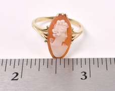 Elegant Cameo Ring In Yellow Gold