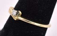 Gorgeous Diamond And Leaf Ring In 14K Yellow Gold