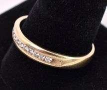 Elegant Diamond Ring In 14K Yellow Gold