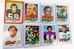 8 Topps 1975 Football Greats