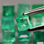 Vivid! Top green 3.37ct Colombian Emerald set
