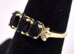 Lovely Black Gemstone Ring In Yellow Gold