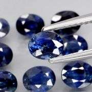 Gorgeous 4.83ct natural blue Sapphire set