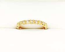 Sparkly 18kt Yellow Gold Diamond Band