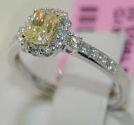 Dazzling 18kt Diamond Ring