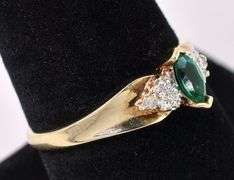 Ravishing Emerald Ring In Yellow Gold