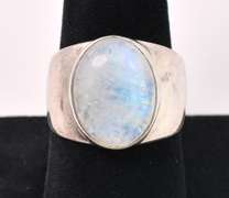 Beautiful Moon Stone Ring In Sterling Silver
