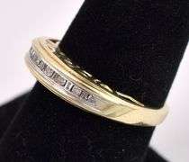 Elegant Diamond Ring In Yellow Gold