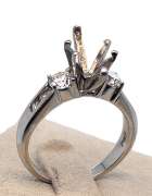 14K WHITE GOLD ENGAGEMENT RING WITH DIAMONDS