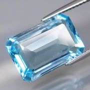 Beautiful 8.29ct emerald cut Topaz