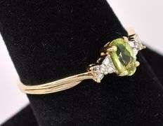 Elegant Peridot Gem Ring In Yellow Gold