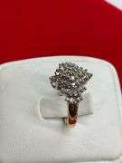 LADIES GOLD AND DIAMOND CLUSTER RING