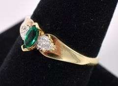 Ravishing Emerald Ring In Yellow Gold