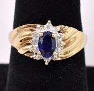 Elegant Blue Sapphire Ring In Yellow Gold