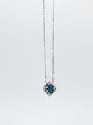 Splendid 18kt White Gold Necklace with Saphire and Diamond Pendant