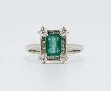 Exotic Emerald Core 18k White Gold Ring with Diamond Pins