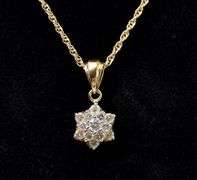 Dazzling Diamond Flower Pendant Necklace In 14K Yellow Gold