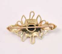 Elegant Opal Broche In 14K Yellow Gold