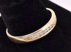 Elegant Diamond Ring In 14K Yellow Gold
