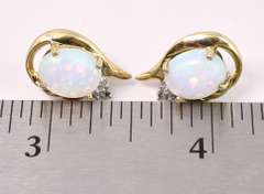 Dazzling Opal Stud Earrings In Yellow Gold