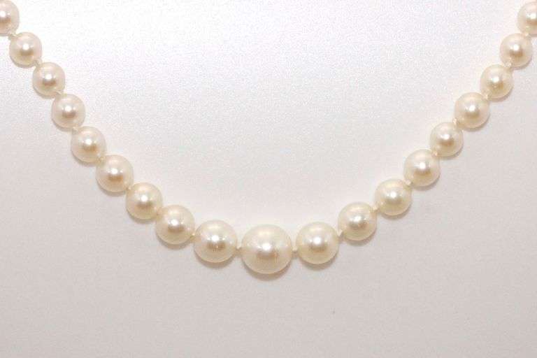 Fine Graduated Pearl Necklace