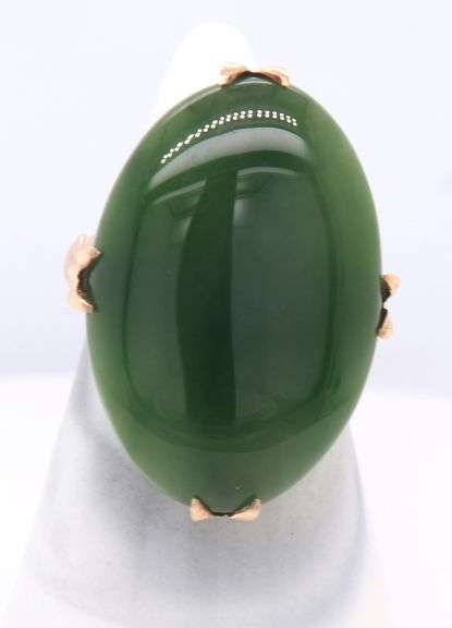 Vintage Yellow Gold oval Green Jade Ring